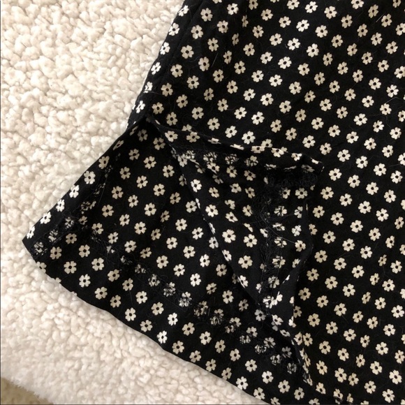 Vintage Black and White Daisy blouse - Picture 4 of 4